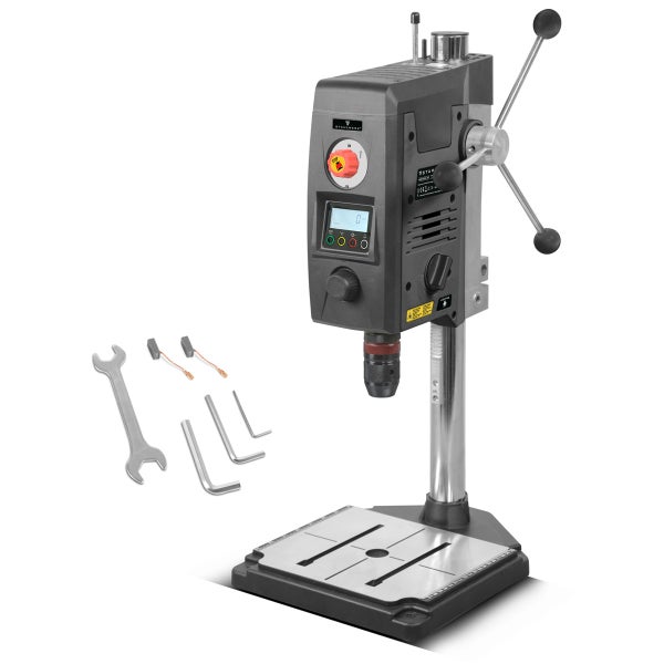 Standbohrmaschine mit Zubehör wie Schraubenschlüssel und Inbusschlüssel