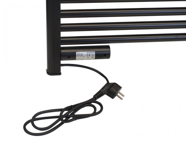 Elektrischer Handtuchwärmer mit Stecker