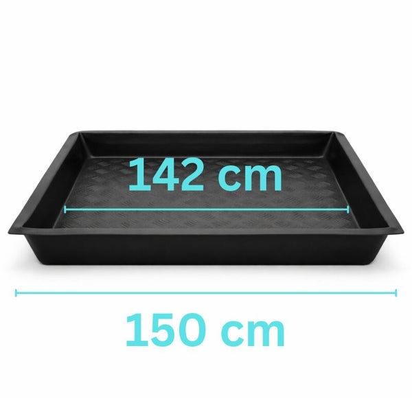 Schwarze Wanne mit den Maßen 142 mal 150 Zentimeter.