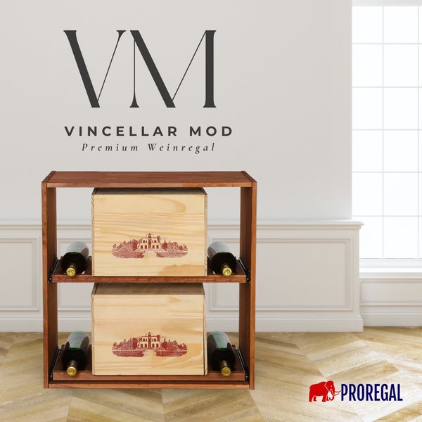 Vincellar Mod Weinregal aus Holz von ProRegal in hellem Raum mit Parkettboden. Zwei Ebenen für Weinkisten und Flaschen. ProRegal Logo.