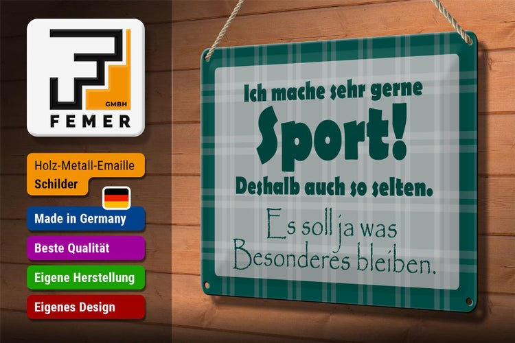 Gartensessel und Fußhocker aus Holz