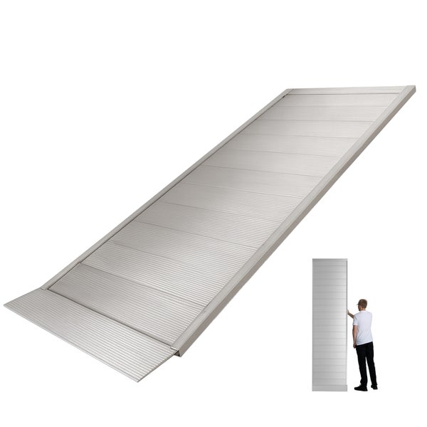 Rollstuhlrampe aus Metall mit geriffelter Oberfläche