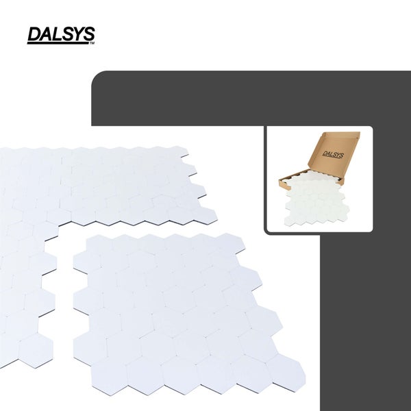 Dalsys Logo. Wandpaneele mit Sechseck-Muster in Waben-Optik, inklusive Produktverpackung.