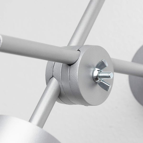 Detailansicht einer Rohrverbindung mit Schraube und Flügelmutter