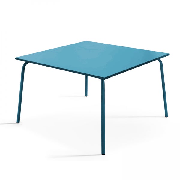 Quadratischer Gartentisch aus Metall in Blau.