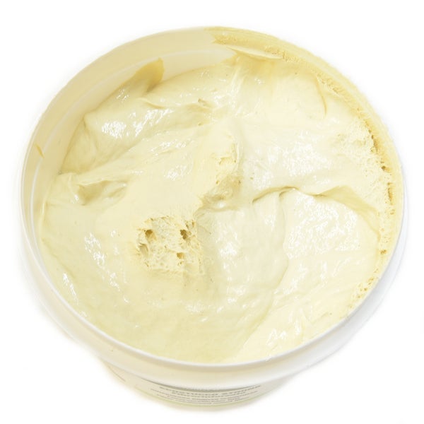 Offener Behälter mit Spachtelmasse