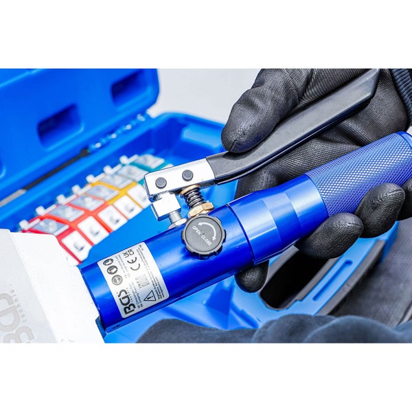 BGS Werkzeug Hydraulische Presszange mit Einsätzen im blauen Koffer