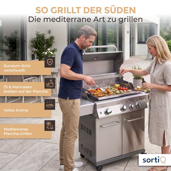 Mann und Frau grillen auf einem Edelstahl Gasgrill mit Plancha Platte auf einer Terrasse, ergänzt durch Infografiken zu Produkteigenschaften.