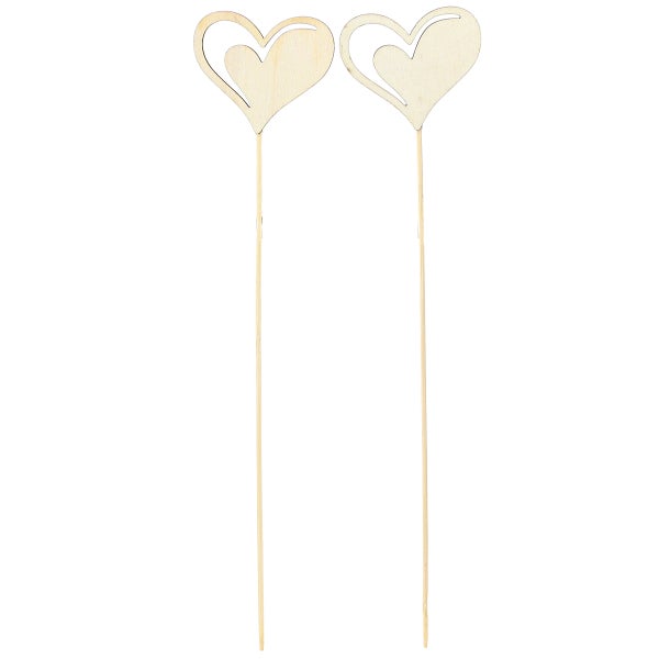 Zwei hölzerne Herzstecker zur Dekoration