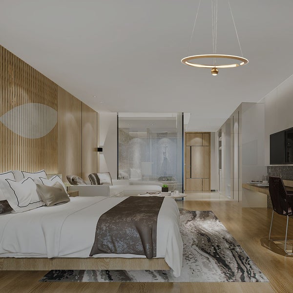 Helles Schlafzimmer mit Bett, Couch und moderner Deckenleuchte