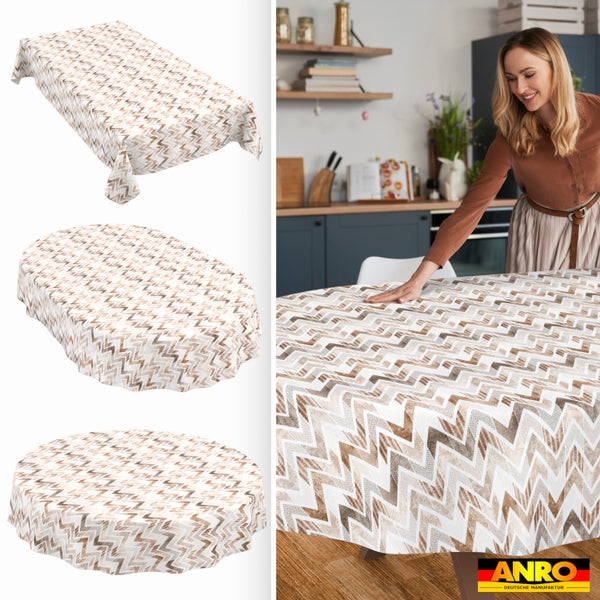 Abwaschbare Tischdecke mit Zickzack-Muster in rechteckiger, ovaler und runder Form in einer Küche, ANRO Deutsche Manufaktur Logo.