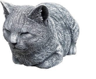 Dekorative Gartenfigur in Form einer schlafenden Katze aus Stein