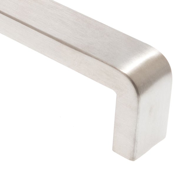 Detailaufnahme eines Möbelgriffs aus Metall