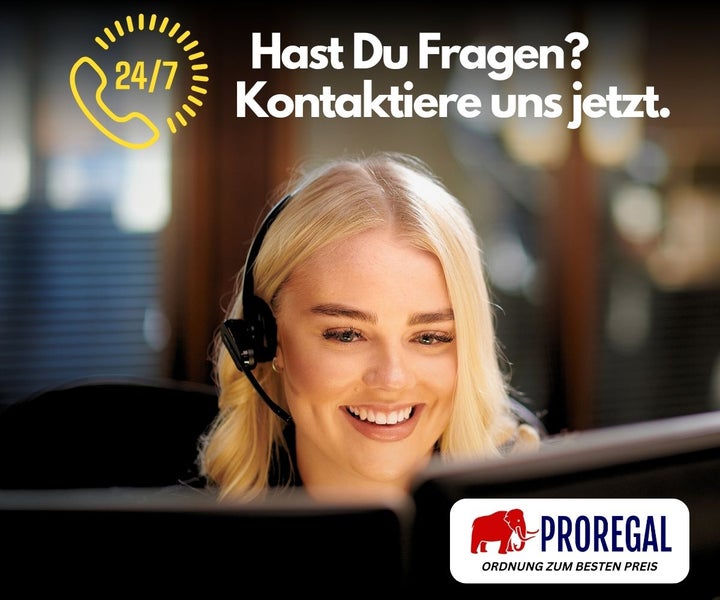 Kundenservice-Mitarbeiterin mit Headset, bei Fragen 24 Stunden am Tag an 7 Tagen pro Woche erreichbar. Proregal Logo.