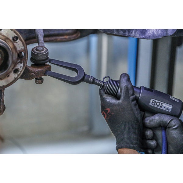 BGS technic Traggelenk Gabel im Einsatz am Auto