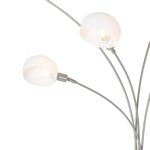 Mehrflammige Stehlampe mit Metallgestell und runden Lampenschirmen