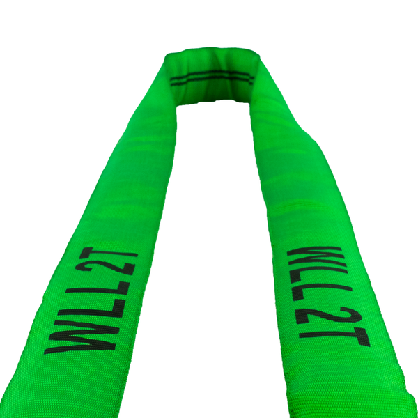 Grüne Rundschlinge mit 2 Tonnen Tragkraft aus Polyester.
