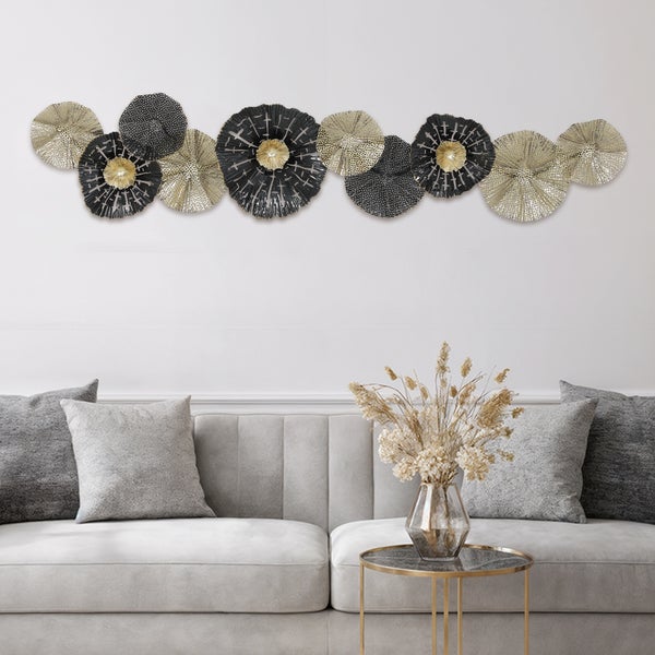 Badezimmer mit Bambus Hochschrank und Regalen zur Aufbewahrung