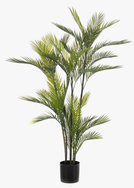 Künstliche Palme mit grünen Wedeln in einem schwarzen Topf.