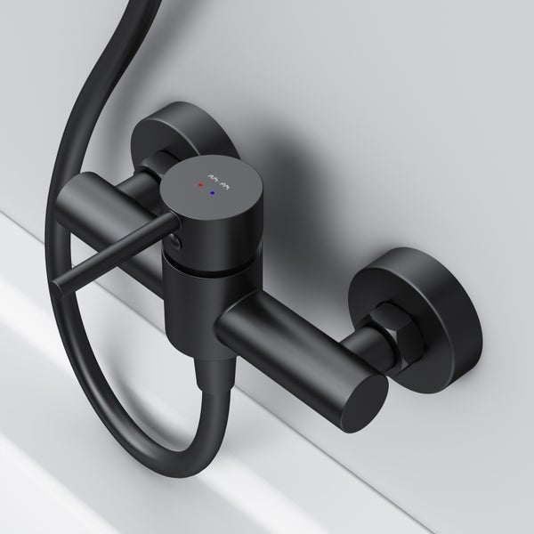 Schwarze Einhand-Brausebatterie von AM.PM zur Wandmontage mit Brauseschlauchanschluss und zylindrischem Design.
