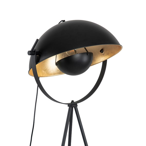 Stehleuchte mit schwarzem Lampenschirm und Stativfuß
