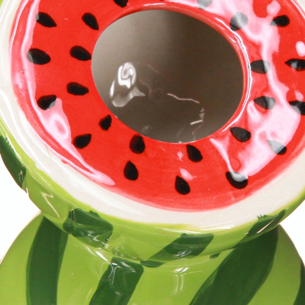 Keramikvase im Wassermelonen-Design mit runder Öffnung und glänzender Oberfläche.
