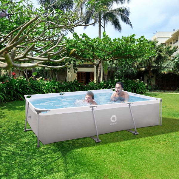 Rechteckiger Avenli Aufstellpool im Garten mit einem Erwachsenen und einem Kind beim Schwimmen auf einer grünen Rasenfläche.