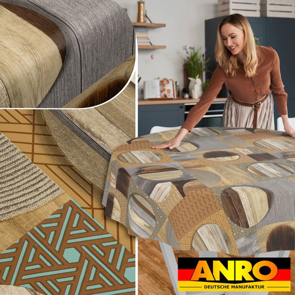 Runde Tischdecke mit geometrischem Muster und Holzoptik in einer Küche, Detailansichten des Stoffs und ANRO DEUTSCHE MANUFAKTUR Logo.