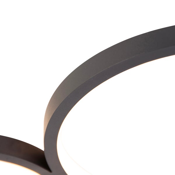 Nahaufnahme einer LED Deckenleuchte mit kreisförmigem Design