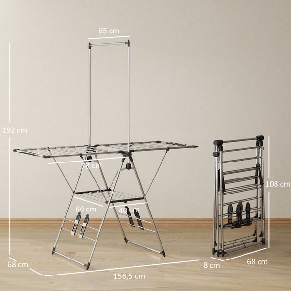 Silberner Flügelwäscheständer aus Metall mit Maßen im ausgeklappten und zusammengeklappten Zustand. Höhe 192 Zentimeter, Breite 156,5 Zentimeter.