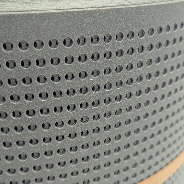 Nahaufnahme einer perforierten Oberfläche