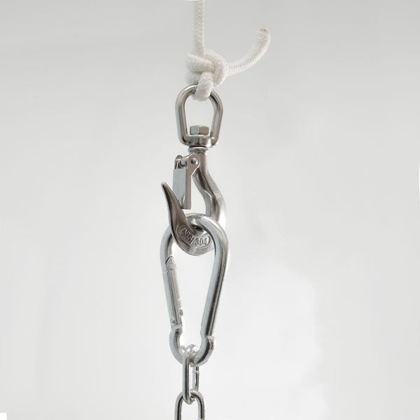 Metallhaken und Kette mit Seilaufhängung