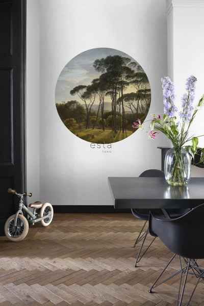 Wanddekoration mit Landschaftsmotiv im Esszimmer