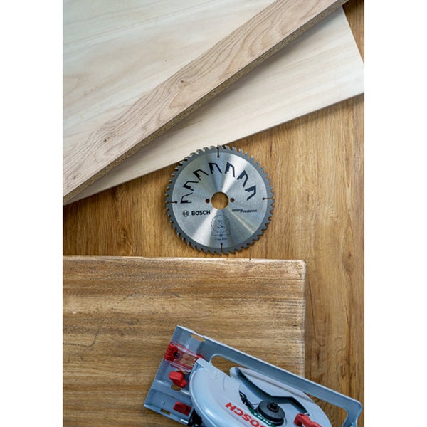 Kreissägeblatt, Holzplatten und Bosch Logo