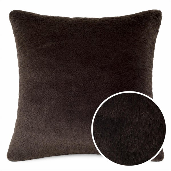Dunkelbraunes Dekokissen aus Webpelz mit Detailansicht der flauschigen Textur.