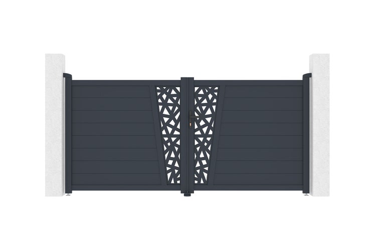 Zweiflügeliges Einfahrtstor aus Aluminium mit horizontalen Lamellen und dekorativem geometrischem Muster, montiert an zwei weißen Pfeilern.