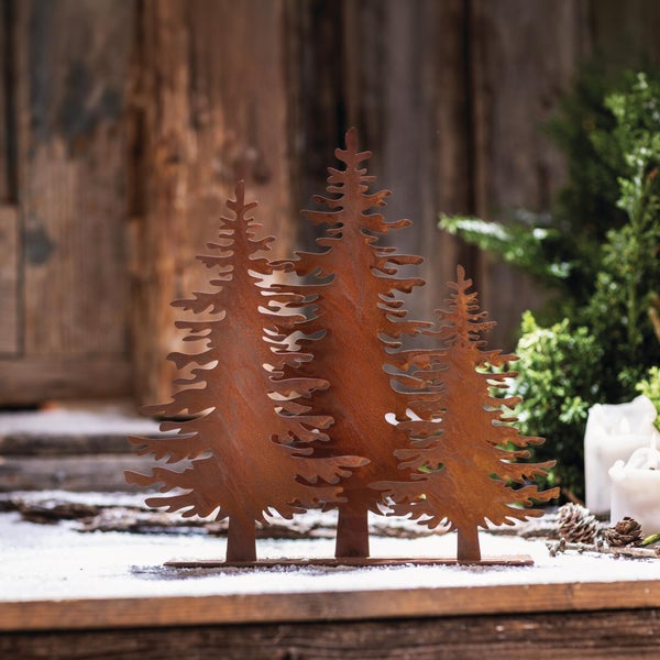 Deko Tannenbaum Gruppe aus Metall mit Edelrost Patina für die weihnachtliche Tischdekoration