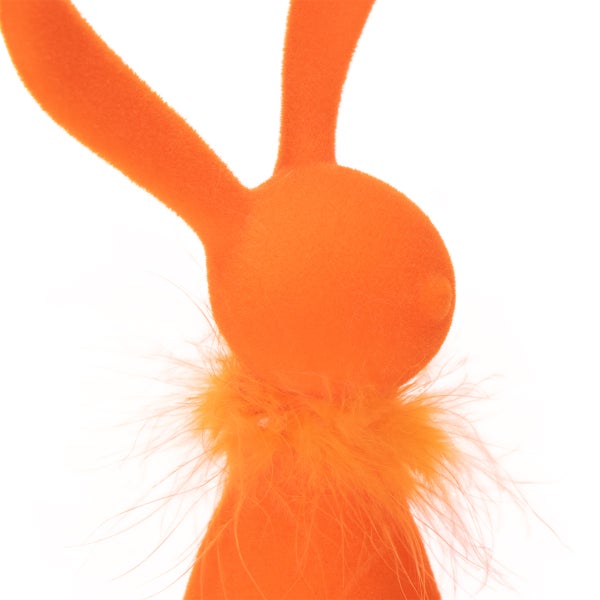 Dekorativer Osterhase mit Federn