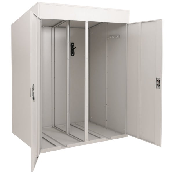 Hellgrauer Metall-Geräteschrank mit zwei geöffneten Türen, Innenfächern und Hakenleiste für Werkzeuge.