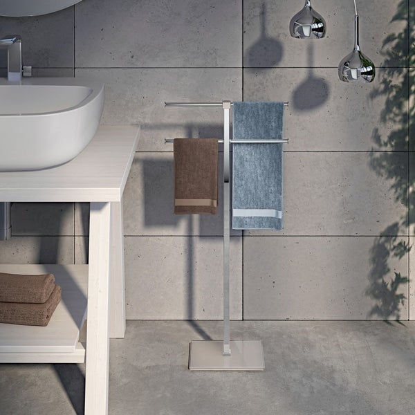 Badetuchhalter freistehend aus Edelstahl mit grauer Basis | Arcobaleno
