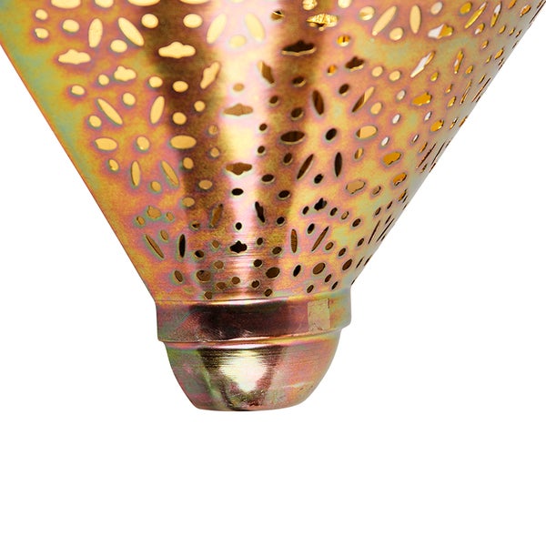 Detailansicht einer orientalischen Hängelampe mit Lochmuster