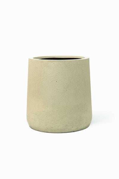 Strukturierter runder Blumentopf in Beige, nach oben hin konisch zulaufend.