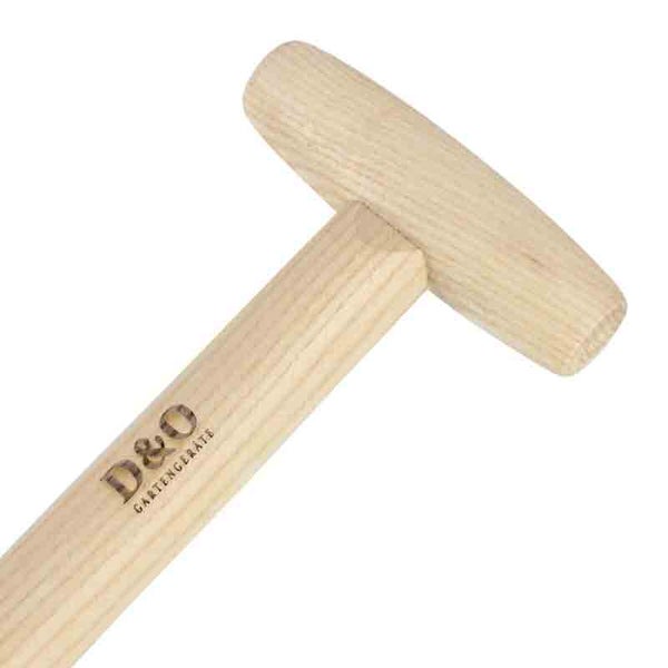 Spatenstiel aus Eschenholz mit T-Griff und D&O Gartengeräte Logo.