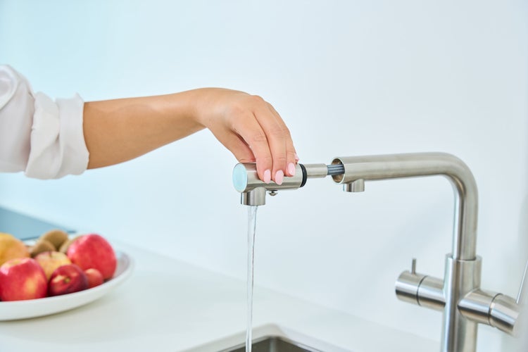 3 Wege Wasserhahn Küchenarmatur, Edelstahl Massiv mit schwenkbarem L-Auslauf und herausziehbarer Brause, Gebürstet