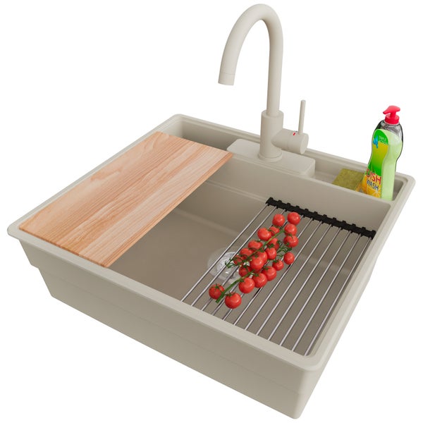 Spüle mit Abtropfgitter, Schneidebrett, Spülmittel und Wasserhahn