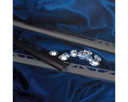 Fliesenprofile aus Metall mit Dekoration