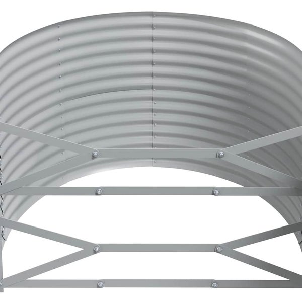 Innenansicht eines gebogenen Hochbeets aus Wellblech mit horizontalen und diagonalen Metallstreben zur Verstärkung.