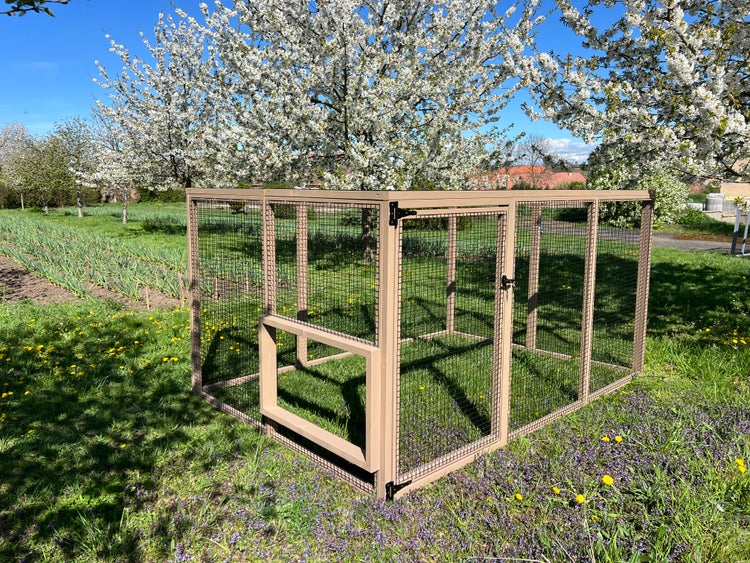 Hühnerauslauf Mitte EZ Chicken Home Beige 5,84m² 208 x 300 x 154 cm hergestellt in EU