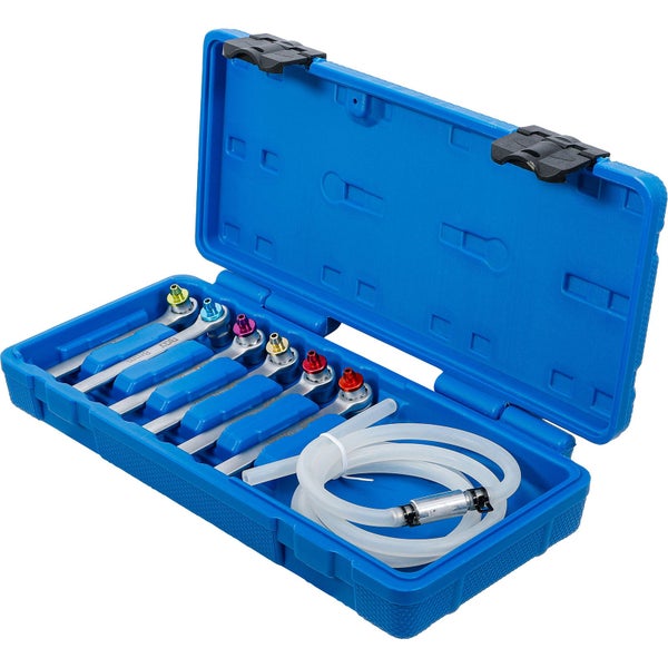 Werkzeugsatz mit Rohren in einer blauen Box