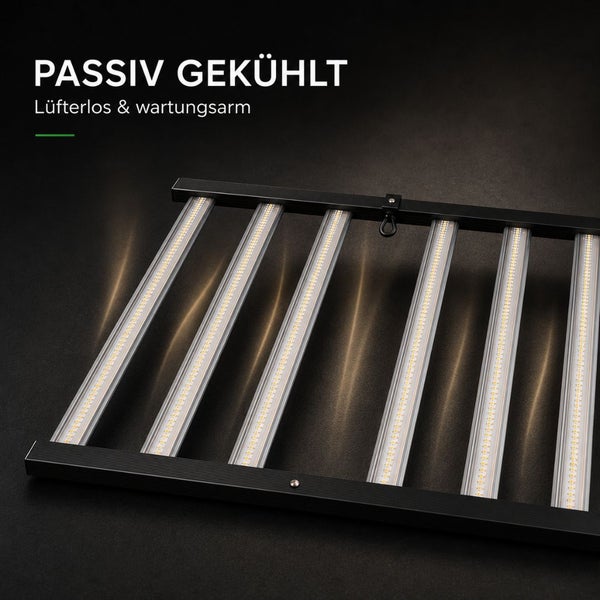 Passiv gekühlte LED-Pflanzenlampe mit mehreren Lichtleisten, lüfterloses und wartungsarmes Design.